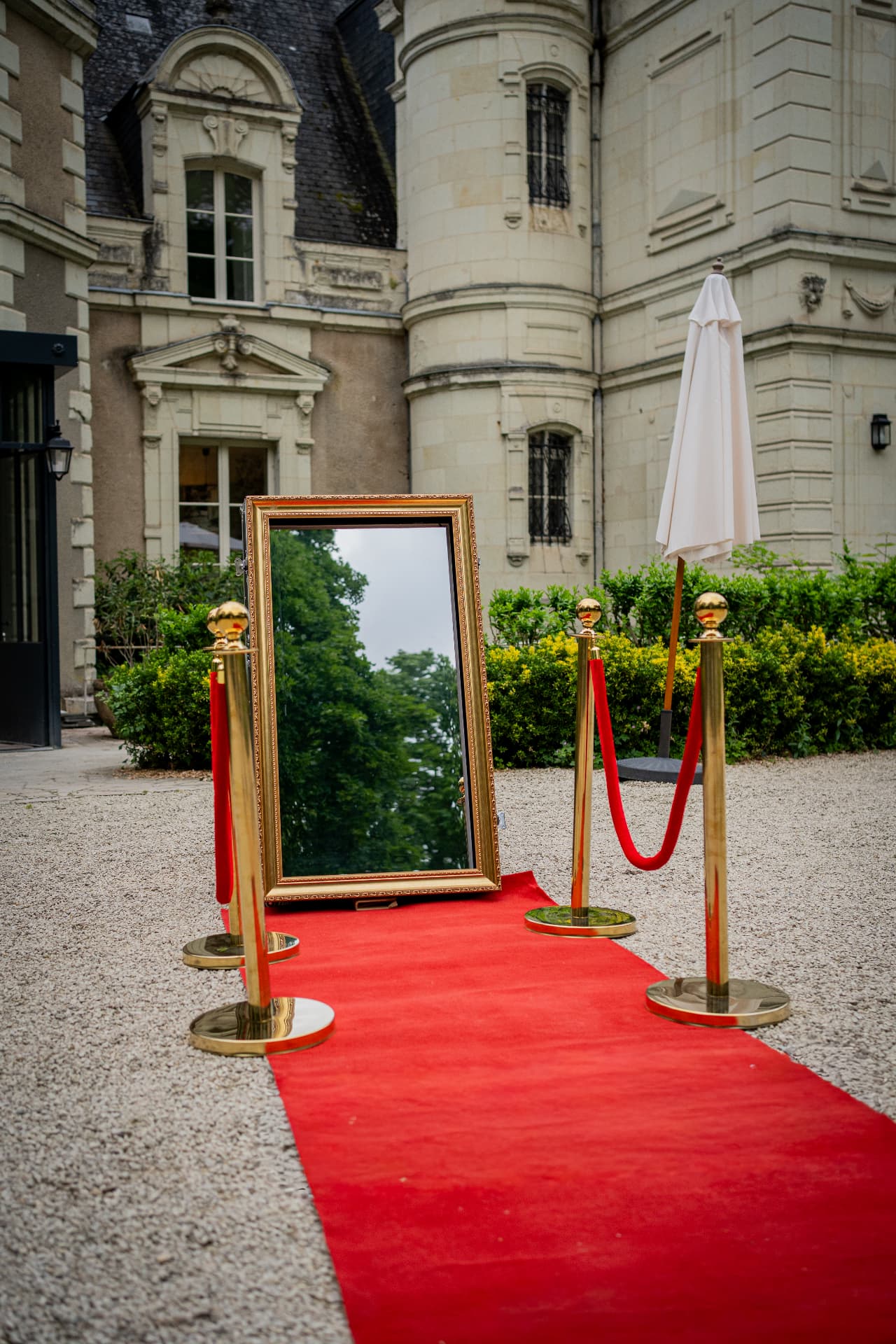 Location Photobooth Miroir Magique en action lors d'un événement en Belgique